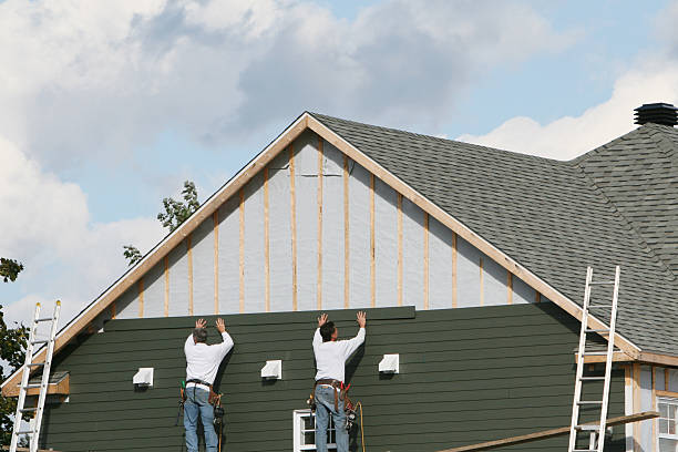 Professional Siding technician working in Salem, IL